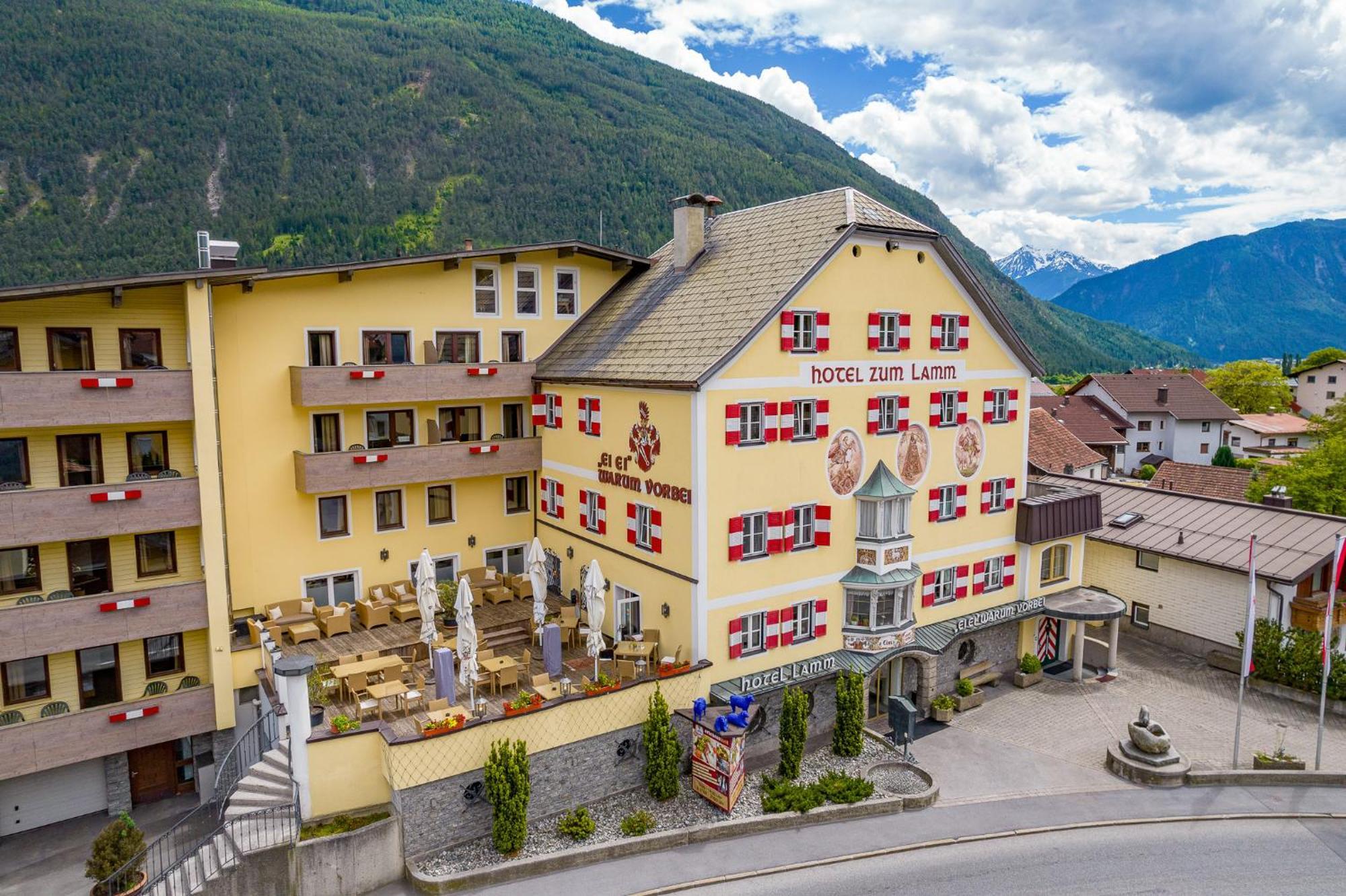 Hotel Zum Lamm Tarrenz Exterior photo