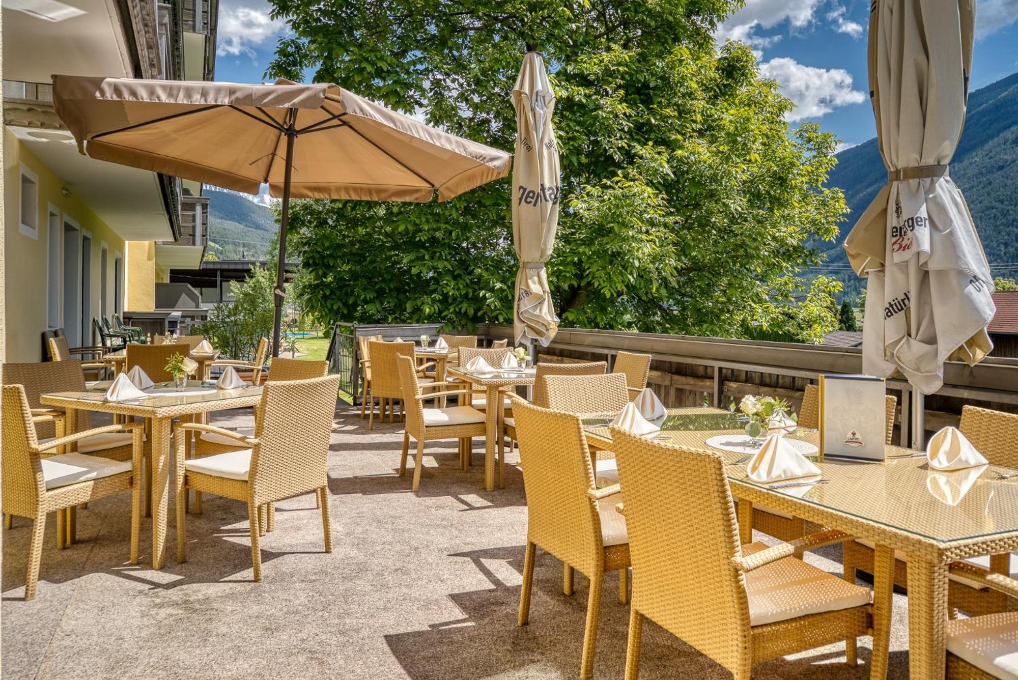 Hotel Zum Lamm Tarrenz Exterior photo