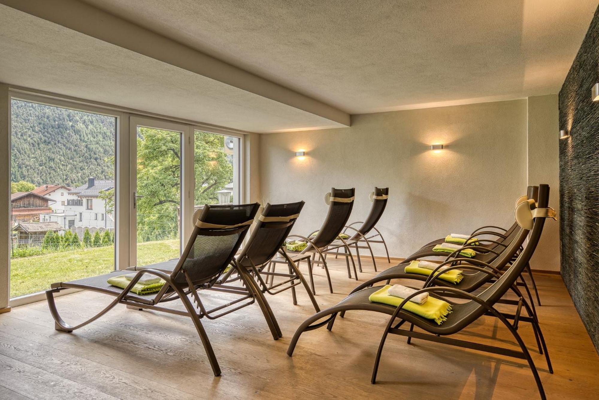 Hotel Zum Lamm Tarrenz Exterior photo