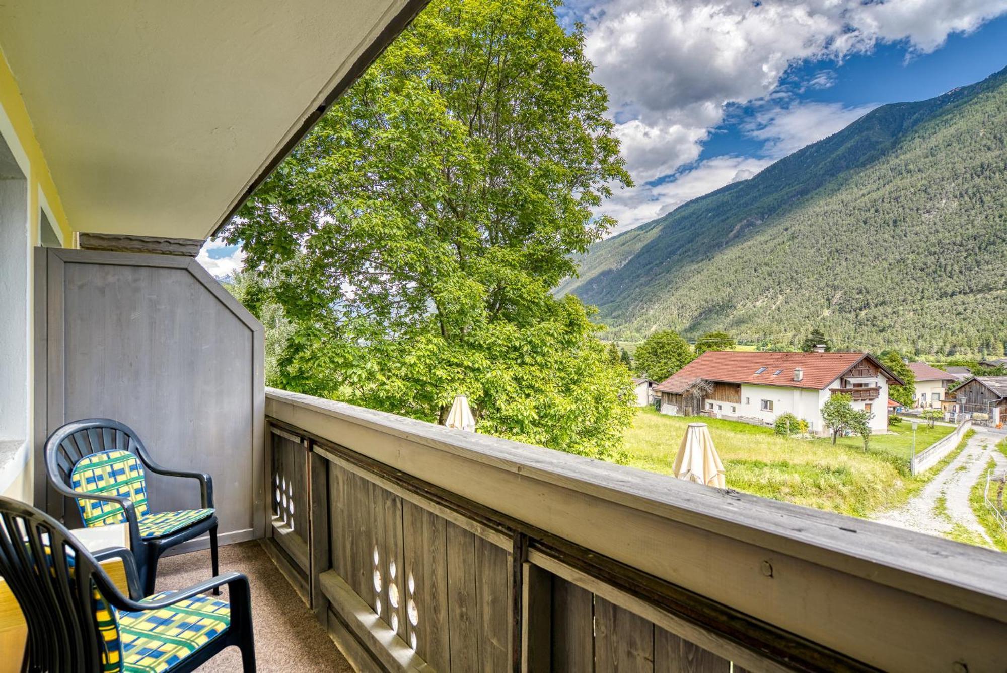 Hotel Zum Lamm Tarrenz Exterior photo