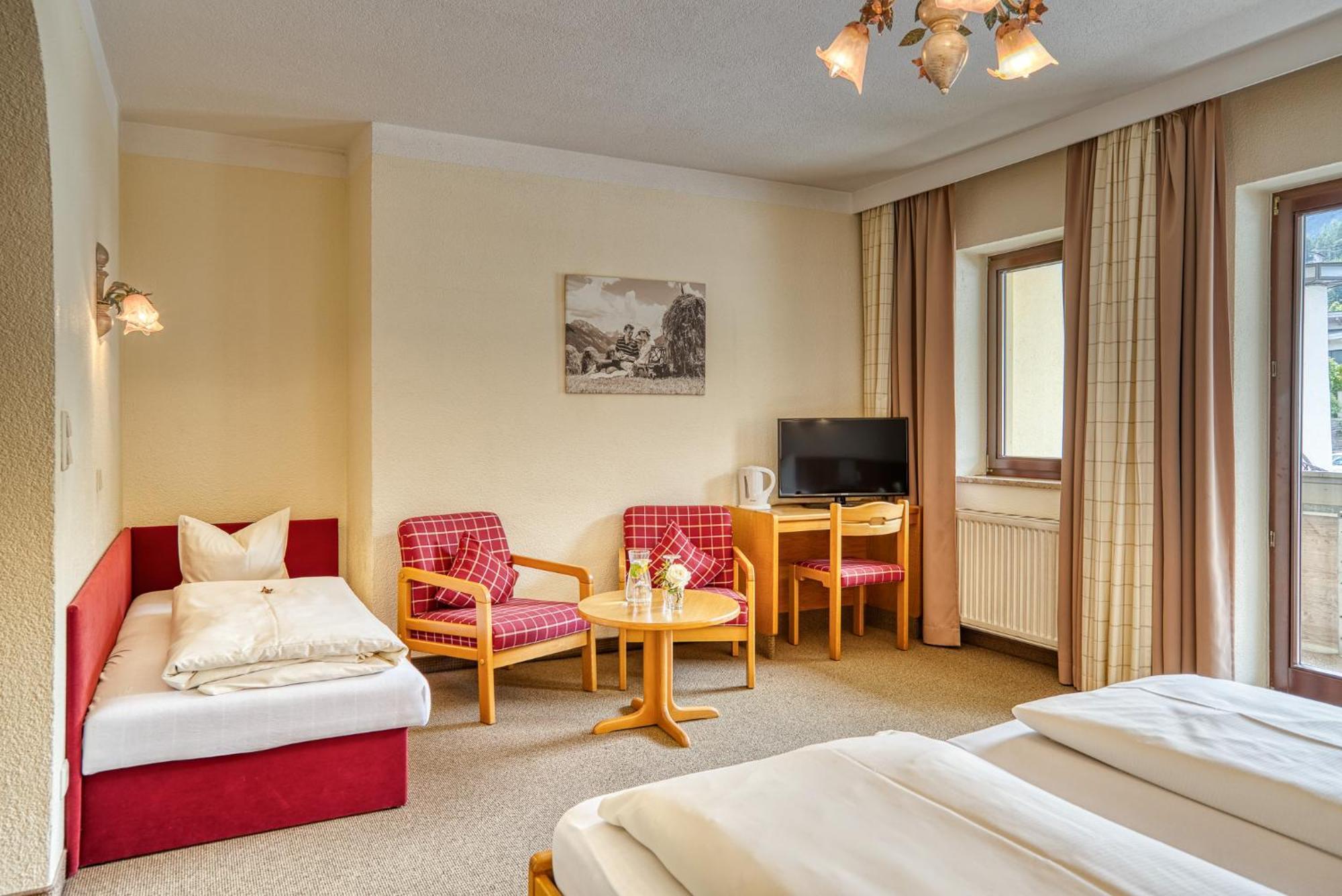 Hotel Zum Lamm Tarrenz Exterior photo