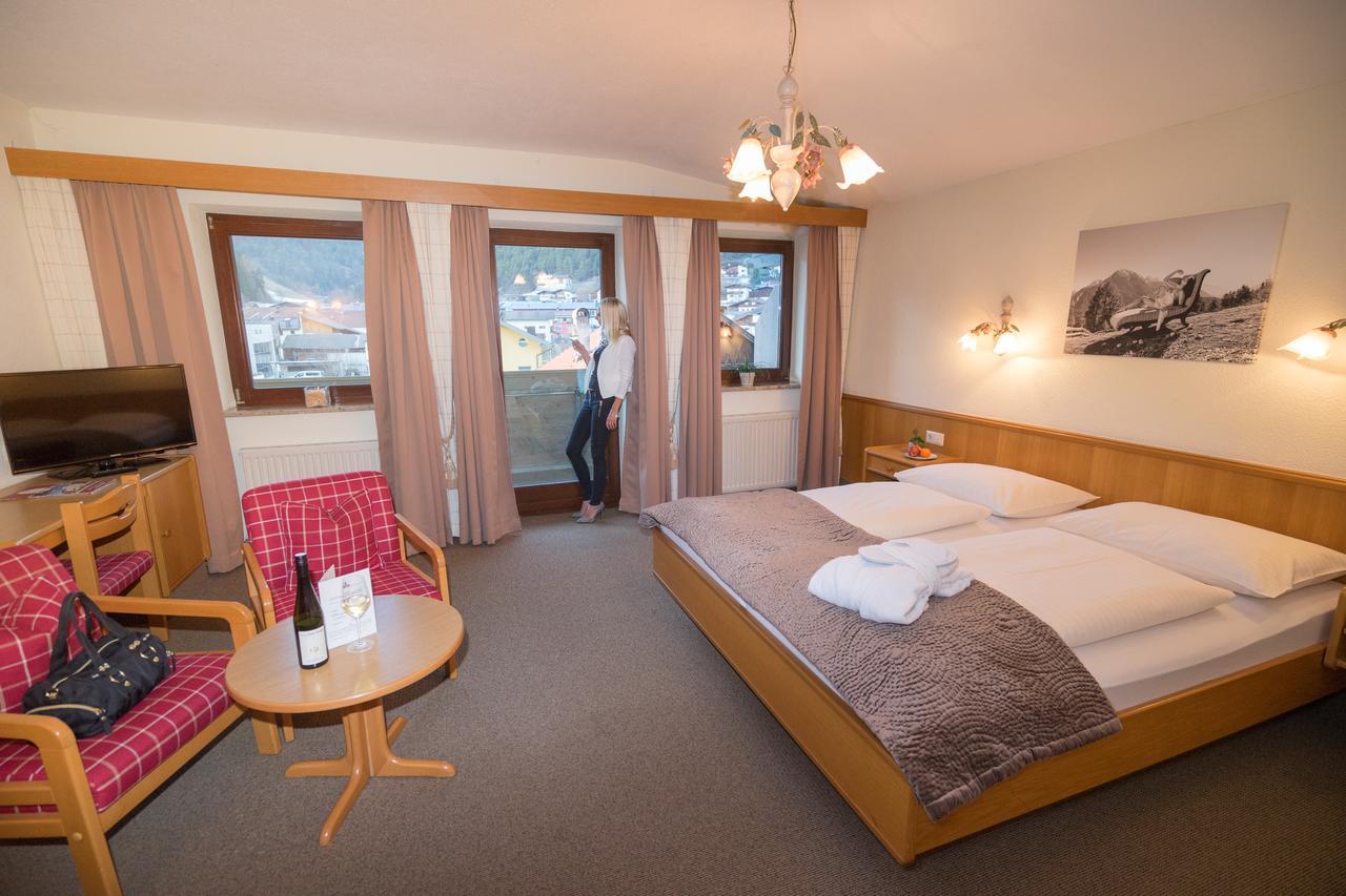 Hotel Zum Lamm Tarrenz Exterior photo